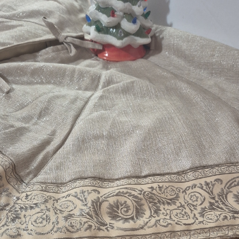 Tree Skirt Metalic Brocade Quilted Silver